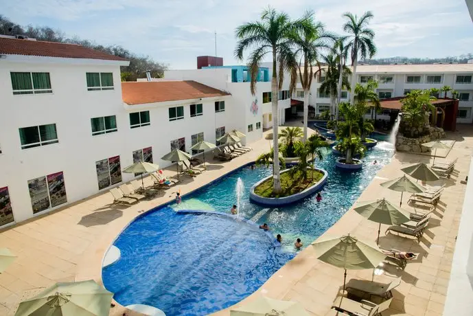 La Isla Huatulco Hotel & Beach Club 