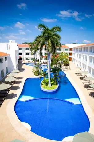 La Isla Huatulco Hotel & Beach Club 