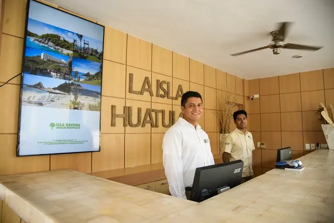 La Isla Huatulco Hotel & Beach Club 