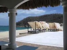 La Isla Huatulco Hotel & Beach Club 