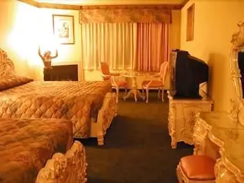 Palace Inn & Suites 