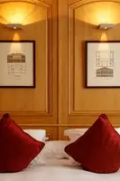 Hotel de Bourgtheroulde Autograph Collection 