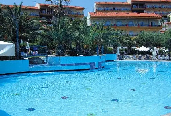 Lagomandra Beach Hotel