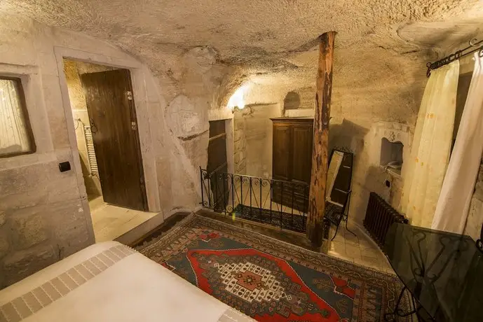 Divan Cave House 