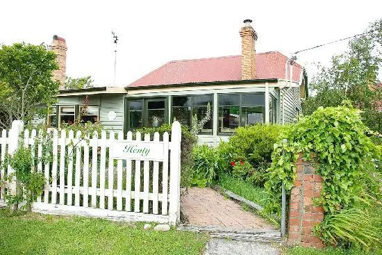 Strahan Colonial Cottages