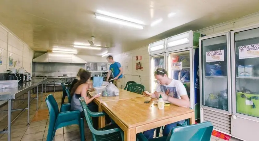 Beaches Backpackers Airlie Beach - Hostel 