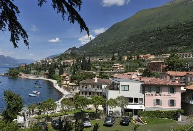 Hotel Castello Lake Front 