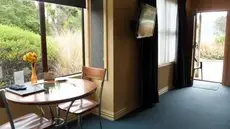 Red Tussock Motel 