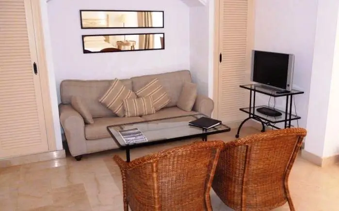 Las Lomas Village - Luxury Apartments 