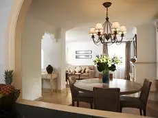 Las Lomas Village - Luxury Apartments 