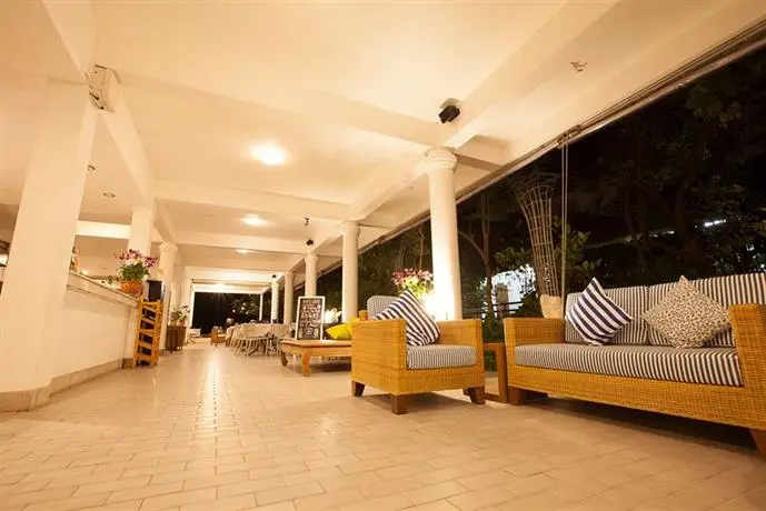 Nern Chalet Beachfront Hotel 