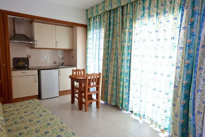 Apartamentos Royal