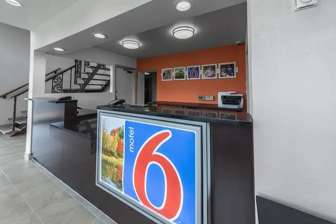 Motel 6 Warminster