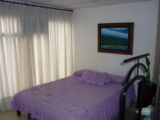 Aqui Me Quedo Hostel Manizales 