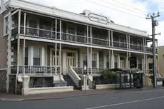 Glenelg Beach Hostel 