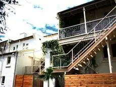 Glenelg Beach Hostel 