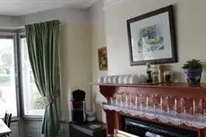 Hollybush Guest House 