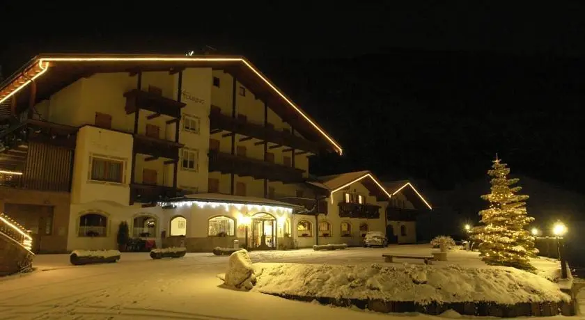 Hotel Touring Pozza di Fassa