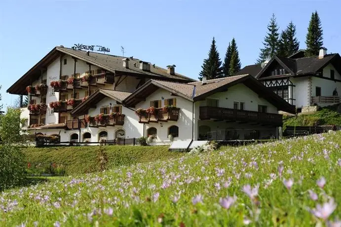 Hotel Touring Pozza di Fassa 