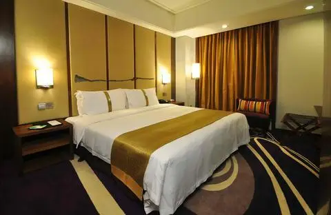 Holiday Inn Qingdao City Center 