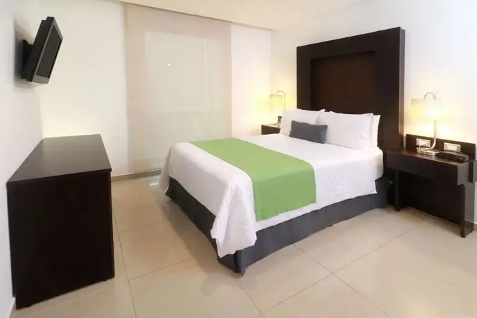 Wyndham Garden Guadalajara Acueducto 