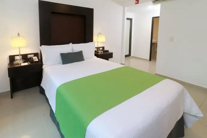 Wyndham Garden Guadalajara Acueducto 