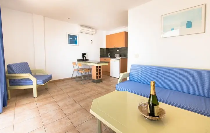 Apartamentos Karina 