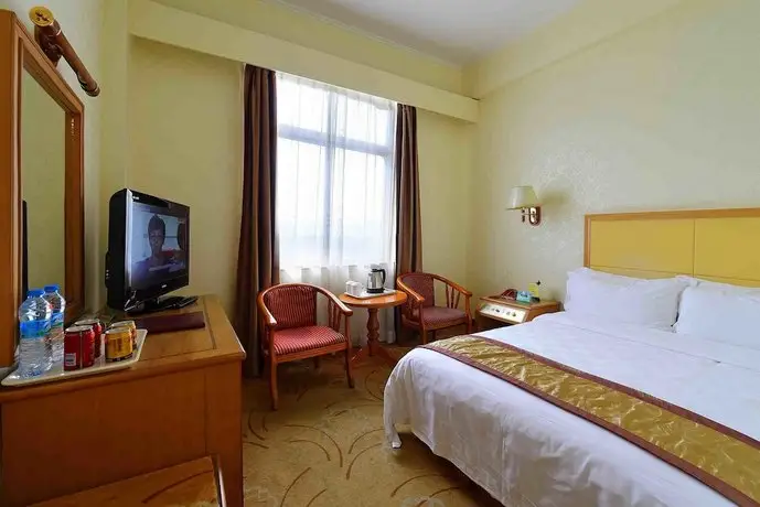 Shenzhen Overseas Chinese Hotel room