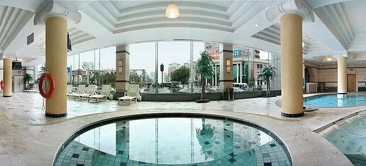 Harbin Fortune Days Hotel Swimming pool