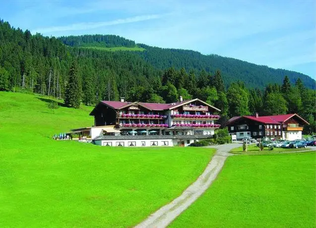 Berg- und Aktivhotel Edelsberg GmbH 