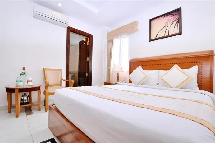 Tan Hoang Long Hotel room