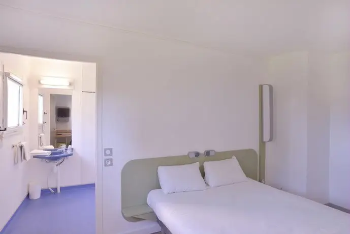 Hotel Ibis Budget Saint-Etienne Stade room