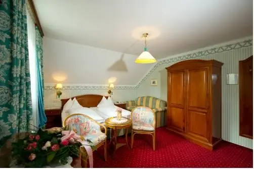 Hotel Landgasthof Altwirt room