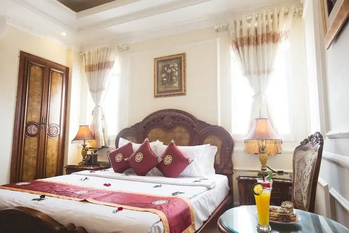 Louis Hotel Da Nang room