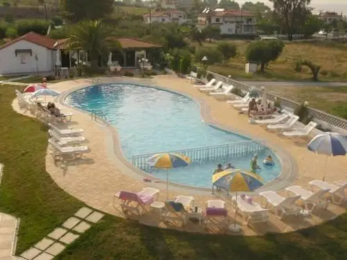 Haris Hotel Swimming pool