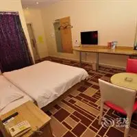 701 Inn room