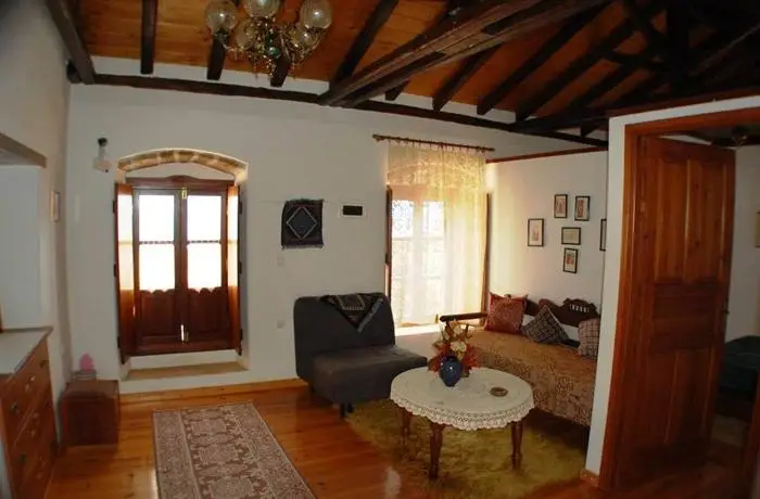 Goulas Traditional Guesthouse 