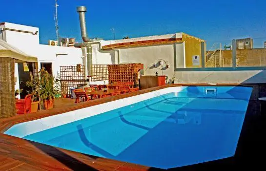 Oasis Backpackers' Palace Seville Swimming pool
