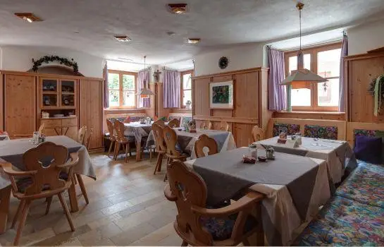 Hotel zum Goldenen Lowen Biberwier Bar / Restaurant