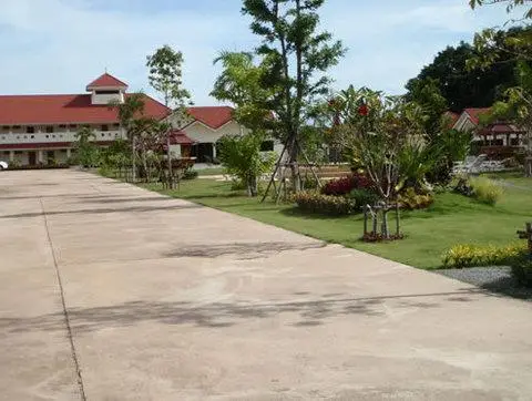 Lake Villas Resort Bang Lamung 