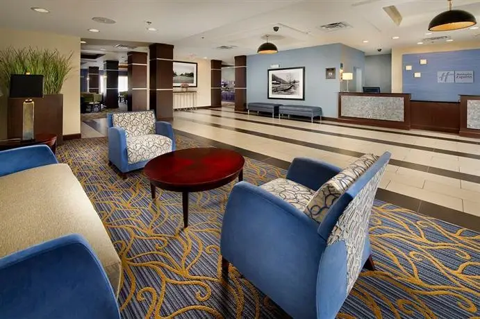 Holiday Inn Express Hotel & Suites Tullahoma 