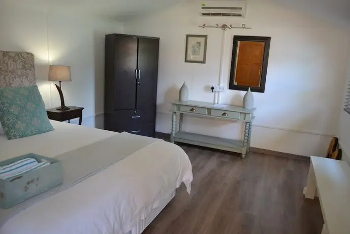 Aero Guest Lodge room