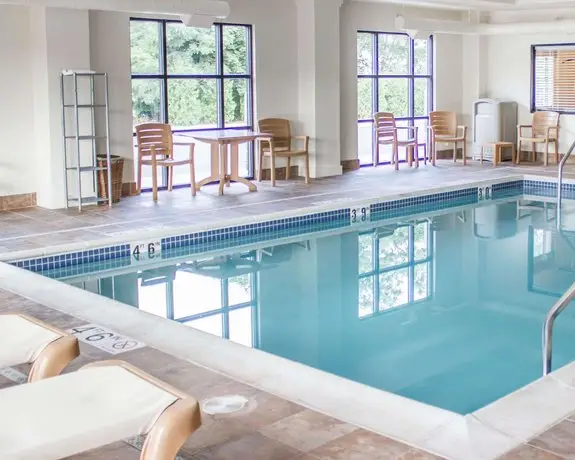 Comfort Suites Lewisburg Swimming pool