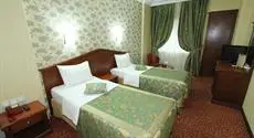 The Newport Hotel room