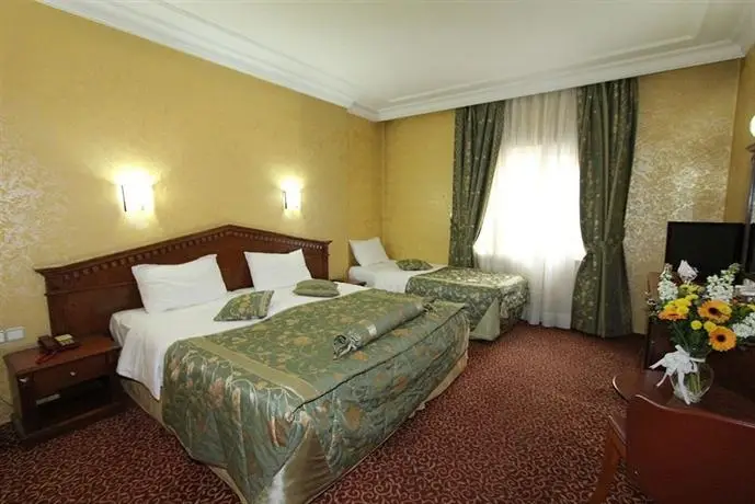 The Newport Hotel room