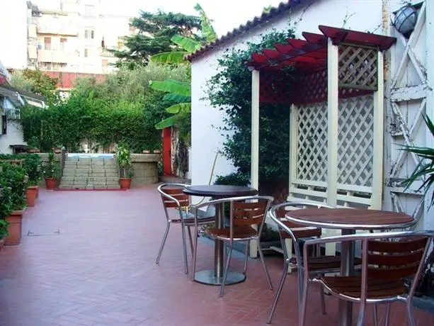 Agora Hostel Deluxe 