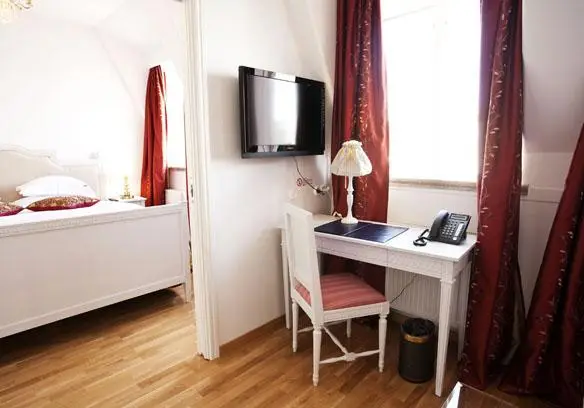 Brommavik Hotel room