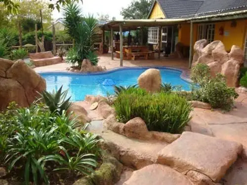 Flintstones Guesthouse Fourways 