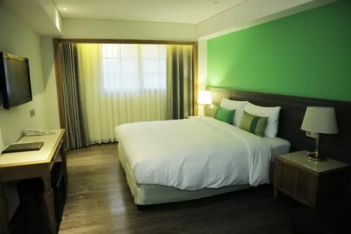 Green World Triple Beds room