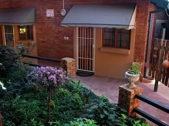 Amper Bo Guest House 